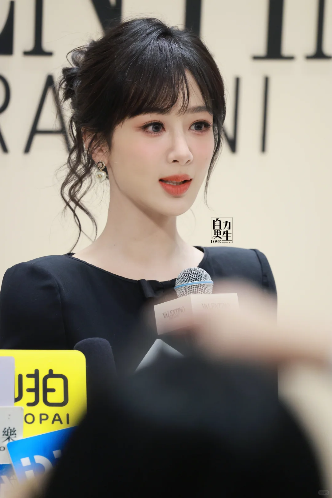 华伦天奴代言人杨紫是公主👸🏻