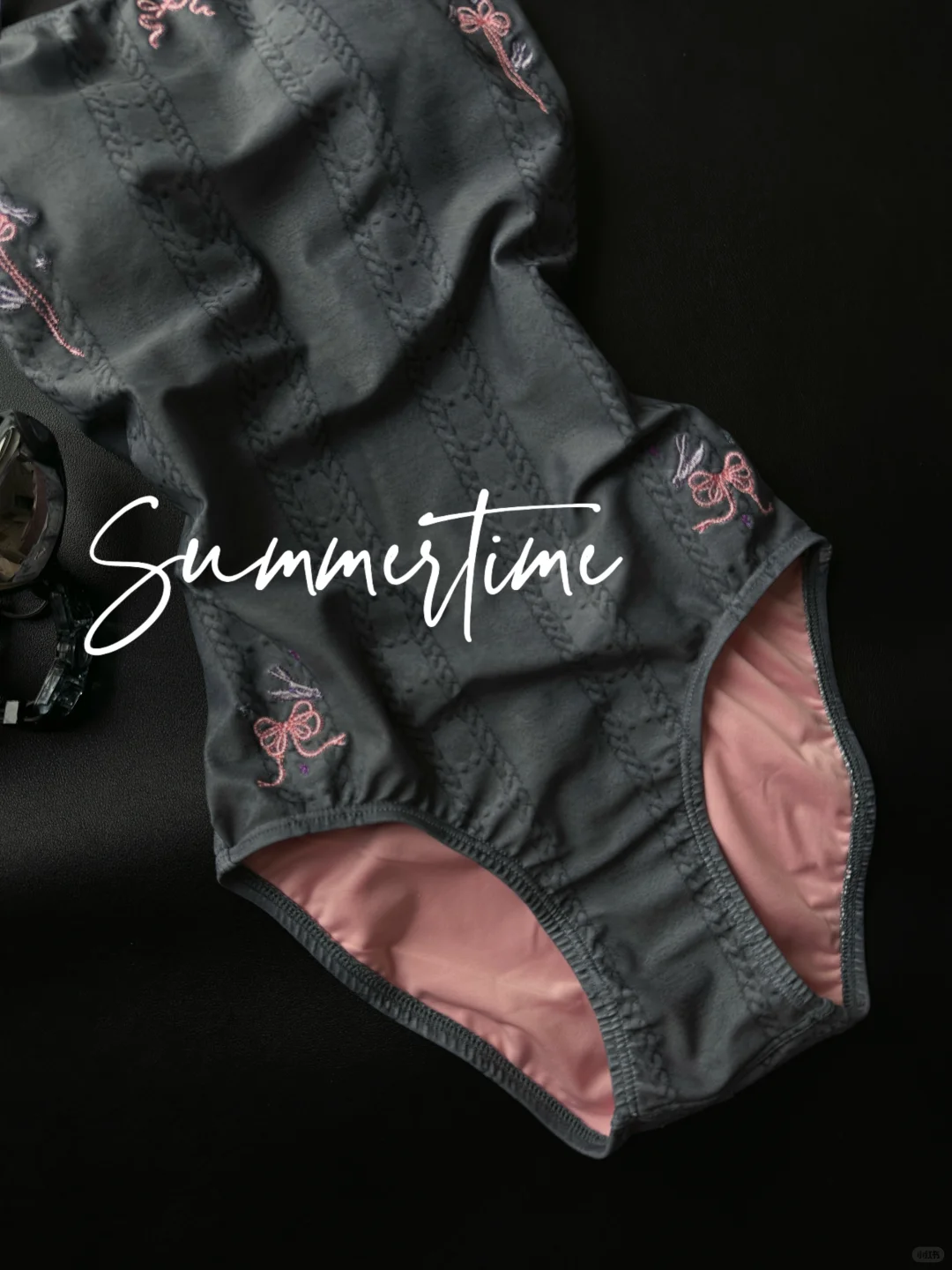 我被这条泳衣吸引啦～～～💗💗💗