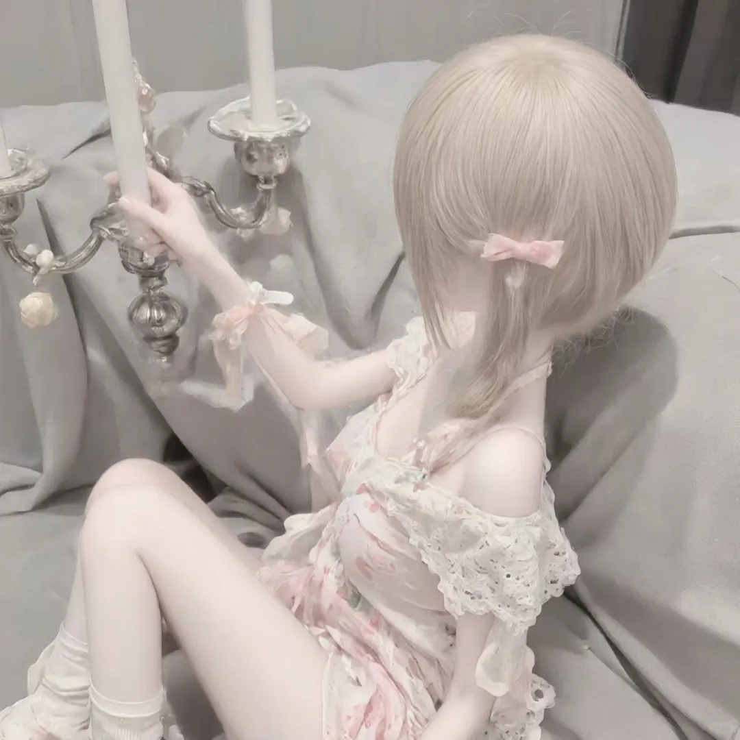 少女的裙摆与小熊