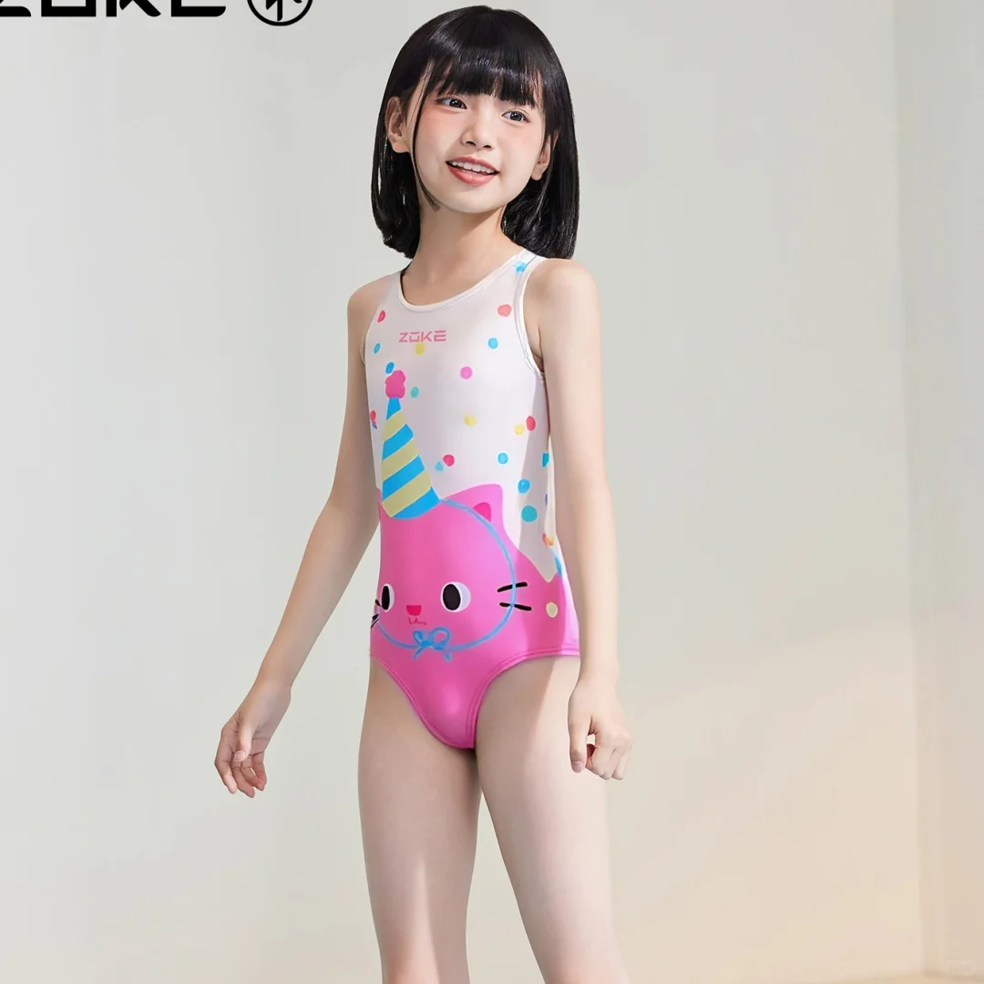 喵呜～泳池里的粉色小甜妹来啦🥰