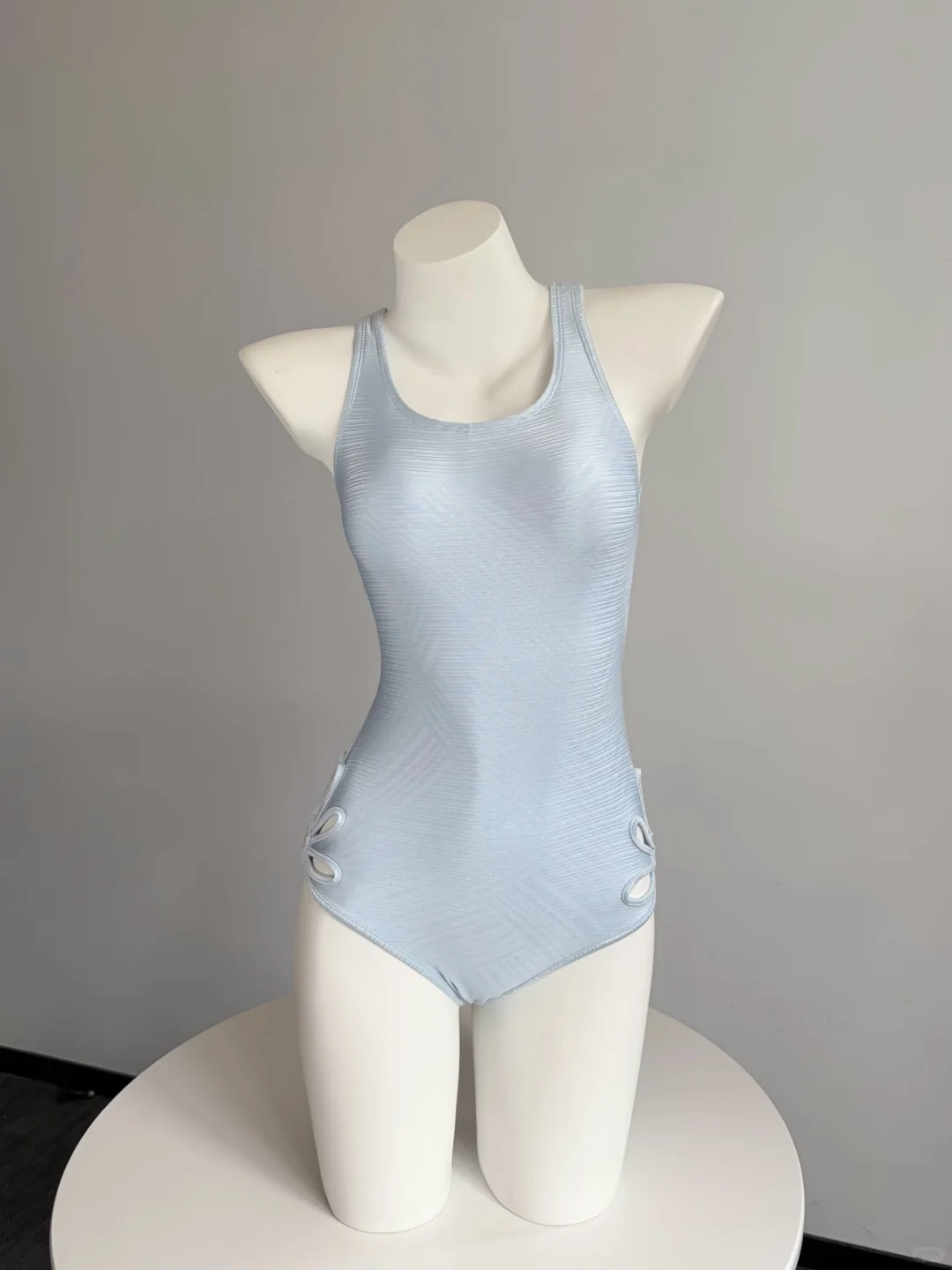 到底是谁喜欢蓝色美背泳衣啊？