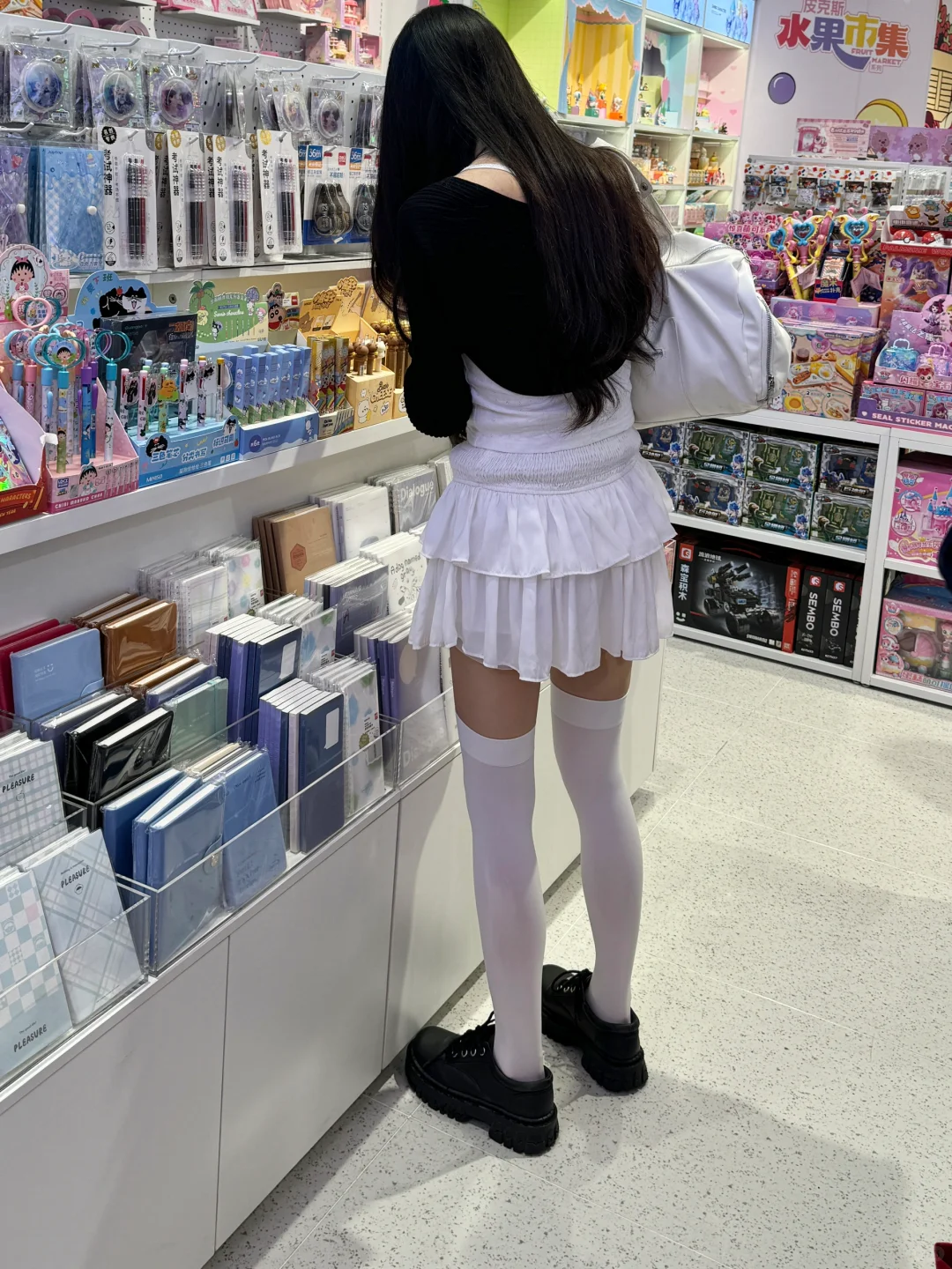 天呐噜❗️白色压力袜真的太显瘦太有漫画感了