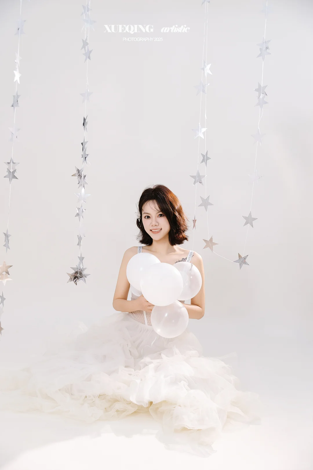 星河坠入眼眸，仙气满满的白色圣诞少女写真