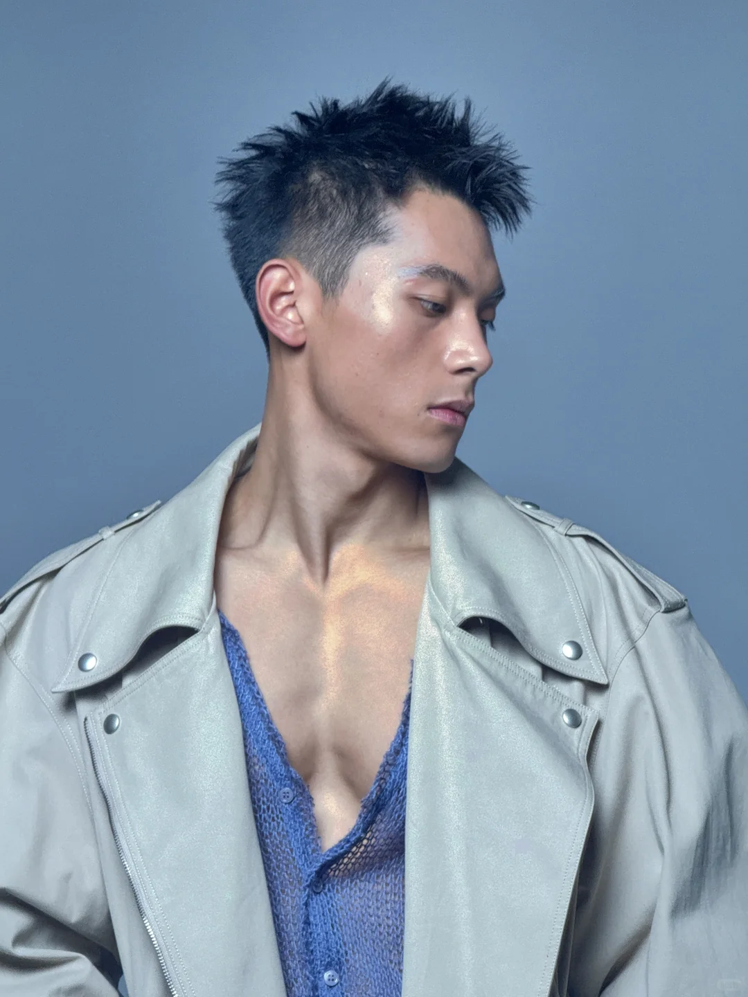 来自风衣革履🧥