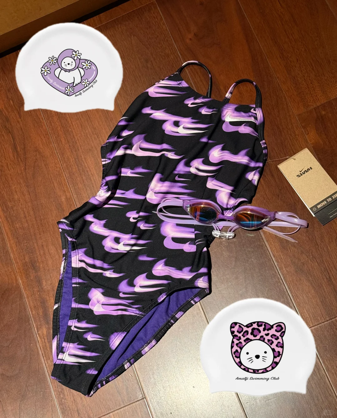 这个泳衣配什么泳帽好看！？💜