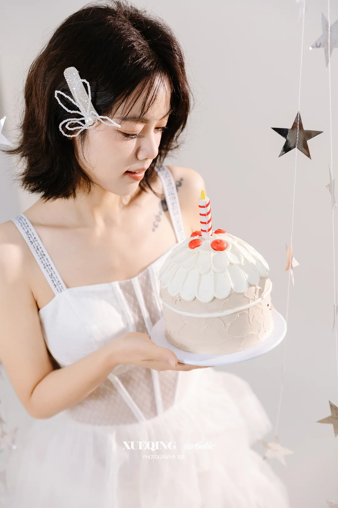 星河坠入眼眸，仙气满满的白色圣诞少女写真