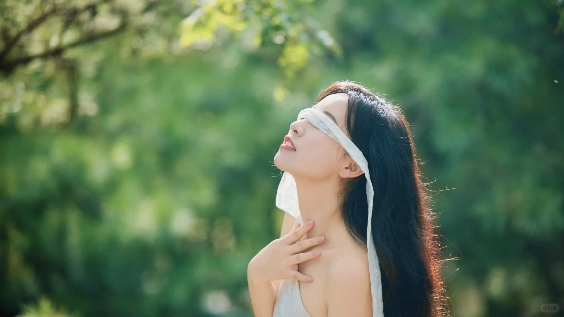 在阳光里长发飘飘的她真的绝了📸