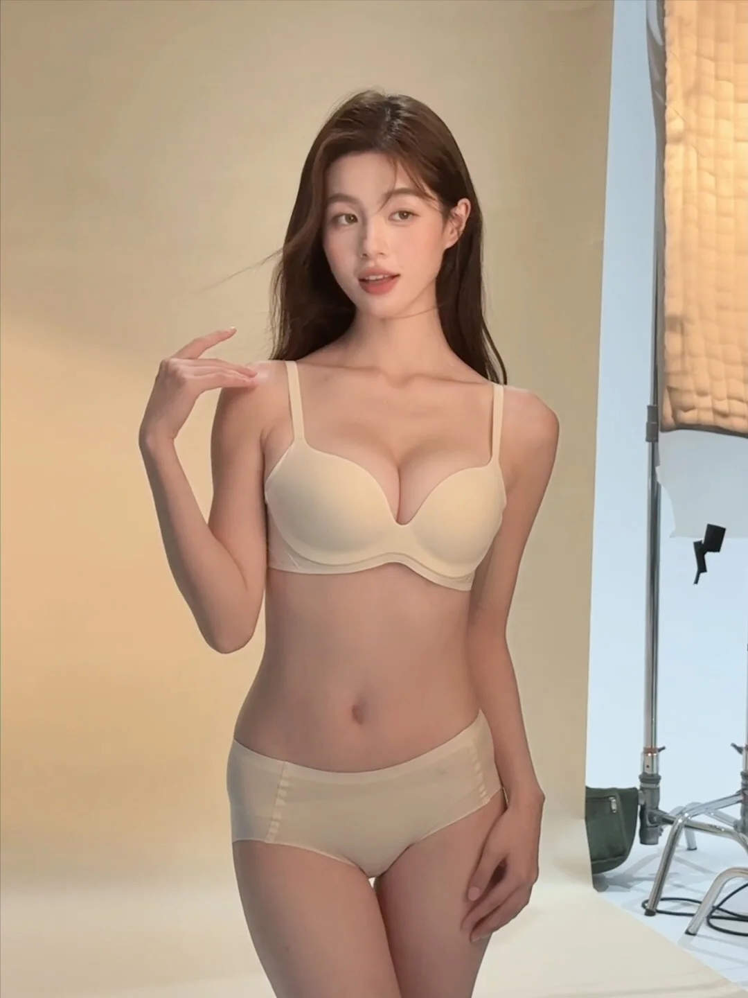 奶油杏🧡我怎么觉得她好自然好漂亮！