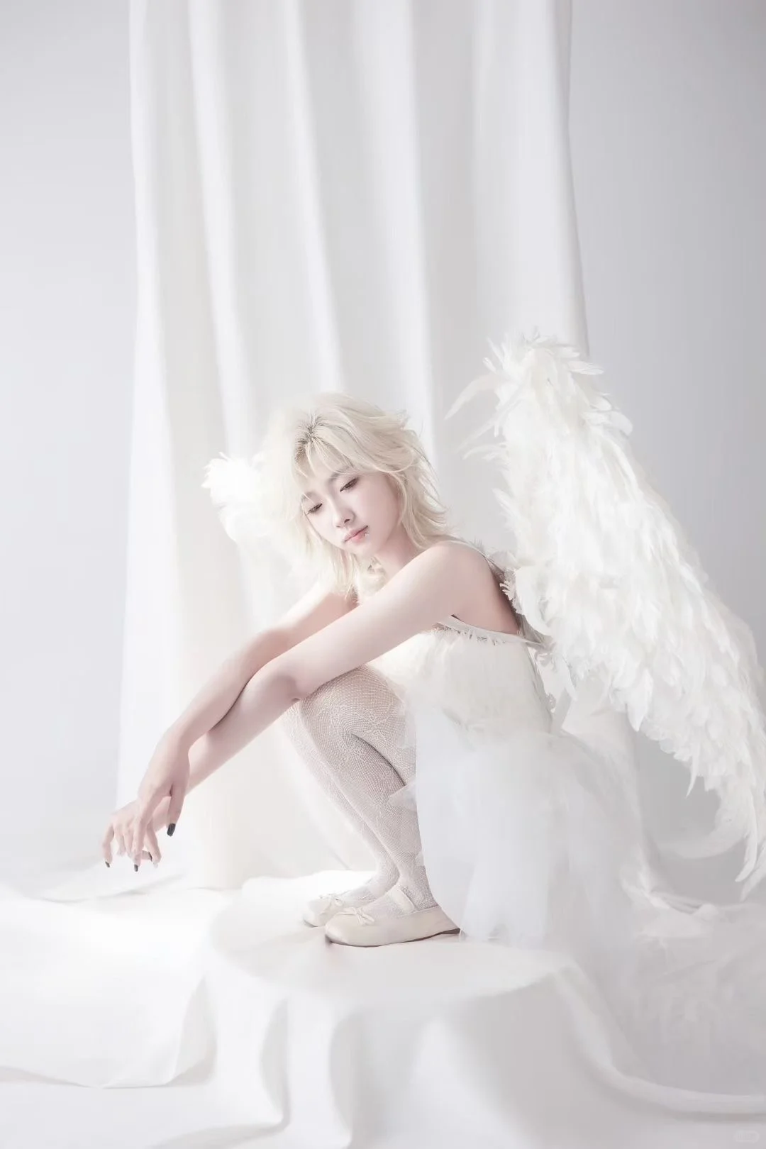 “在白色圣洁中，寻觅神圣的足迹”🕯