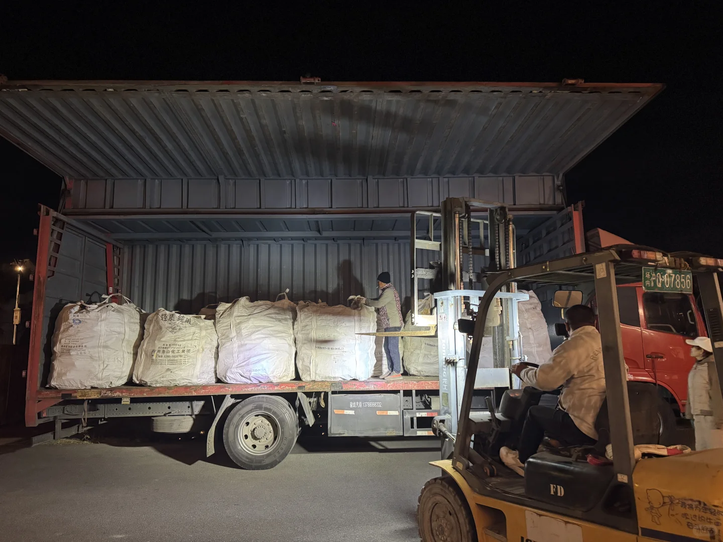 猜猜最大面包窑仓野的一个月柴火费是多少？