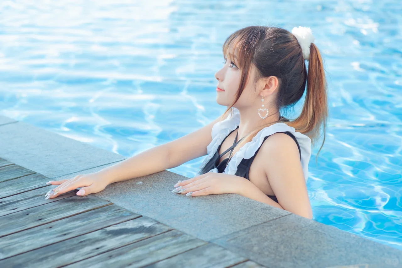 夏日☀️泳池大作战🌊微胖少女泳装写真集