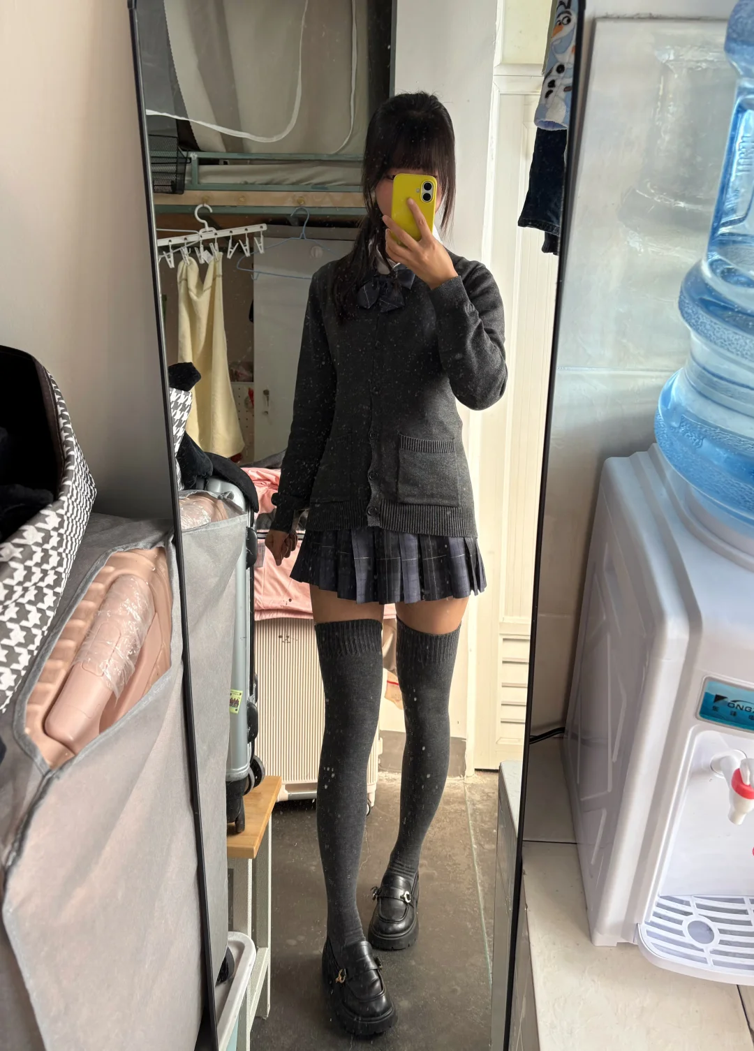 手好冷 可不可以牵着我呀