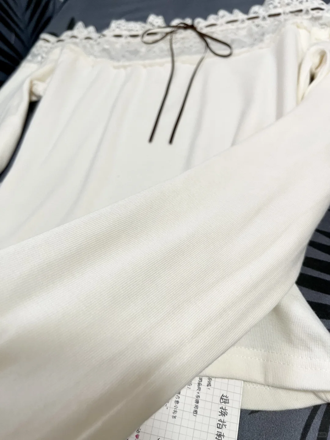 蕾丝边一字领上衣，全新闲置便宜出