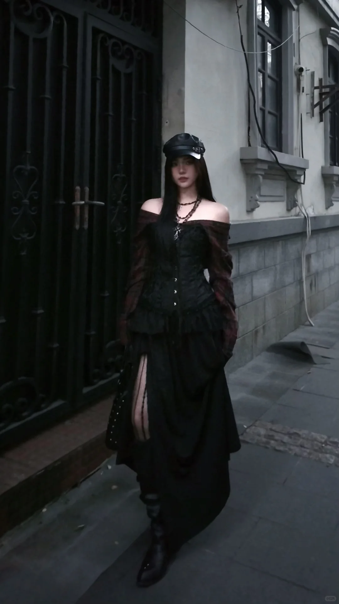 便宜衣服贵贵穿-胸衣衬衫叠穿哥特暗黑造型