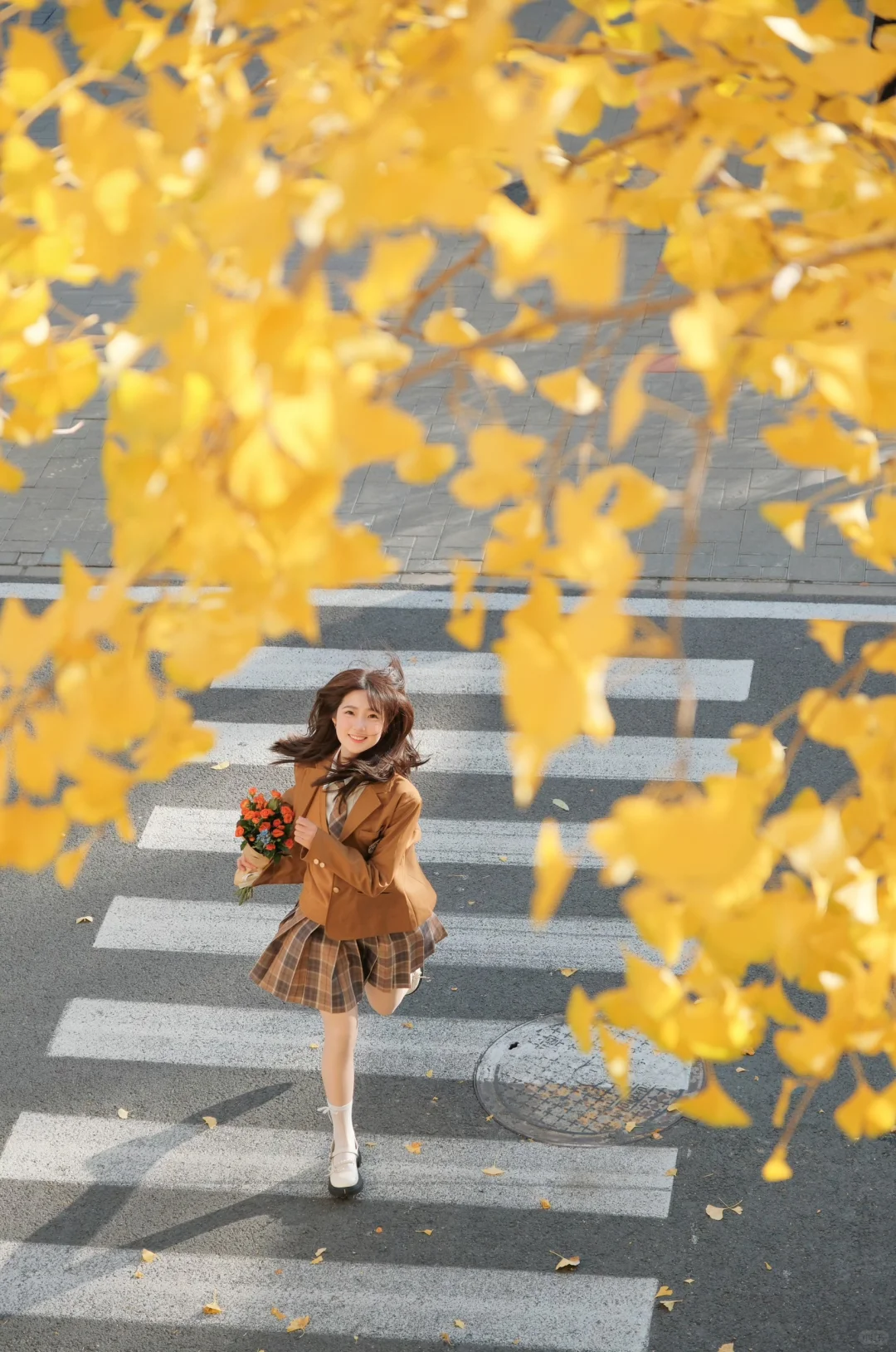 要和我一起走秋天的街吗？🍂