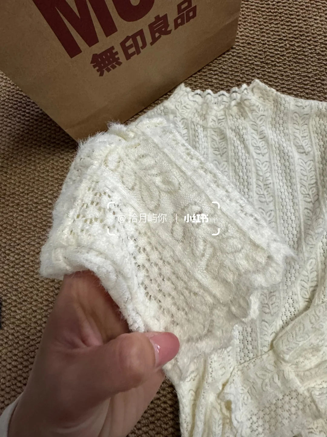 救命！这件蕾丝打底让普通外套秒变高级款✨