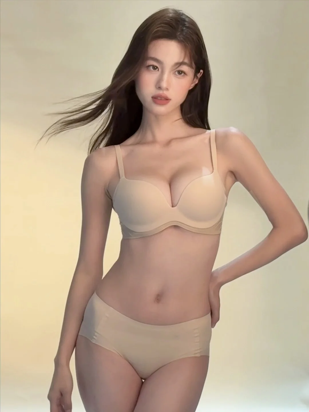 奶油杏🧡我怎么觉得她好自然好漂亮！