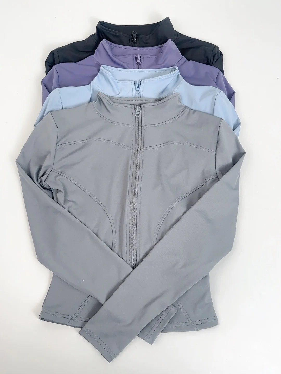 呐！显白又神秘的灰😺太显瘦了～