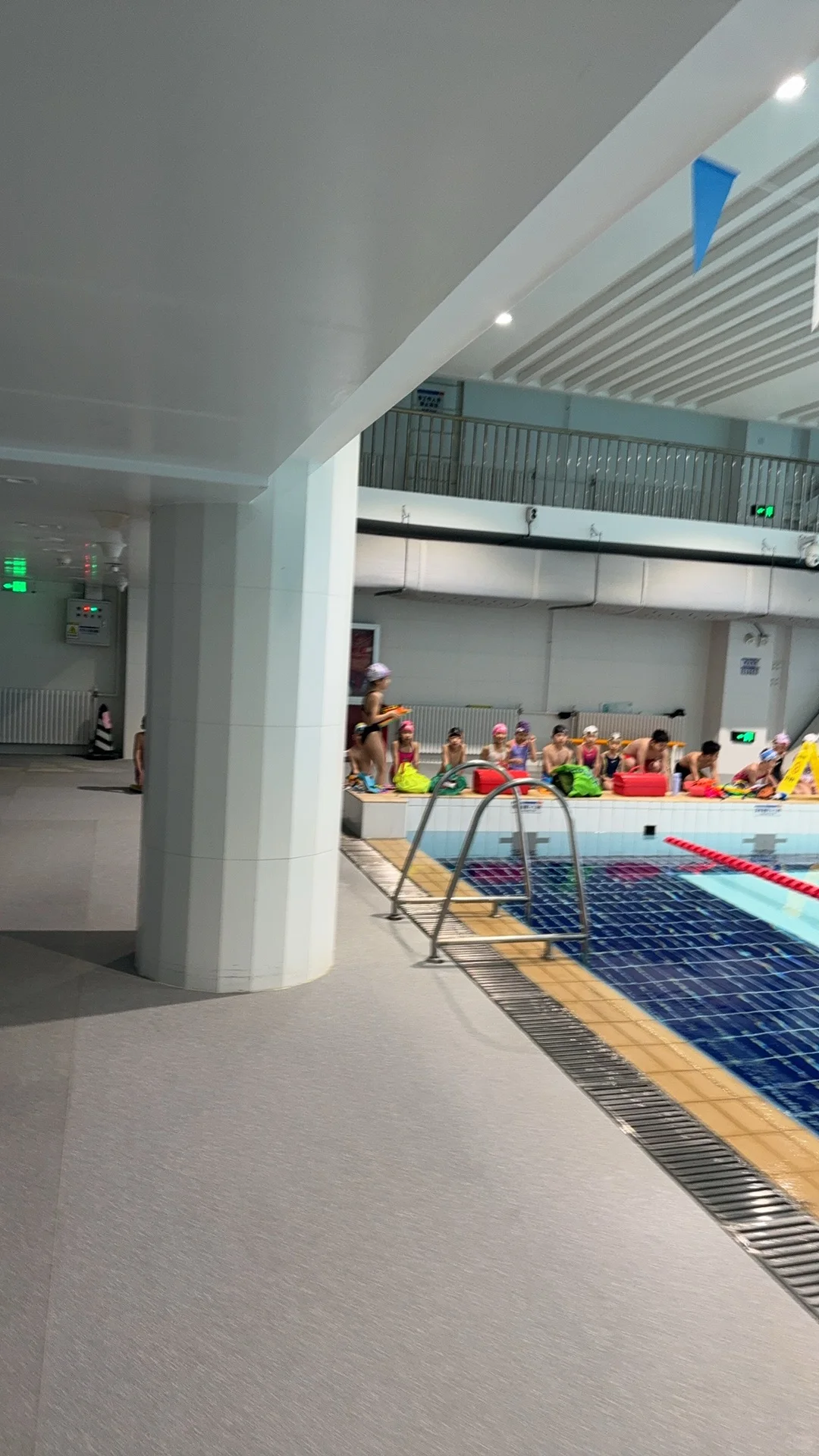 北京游泳女教练在此！