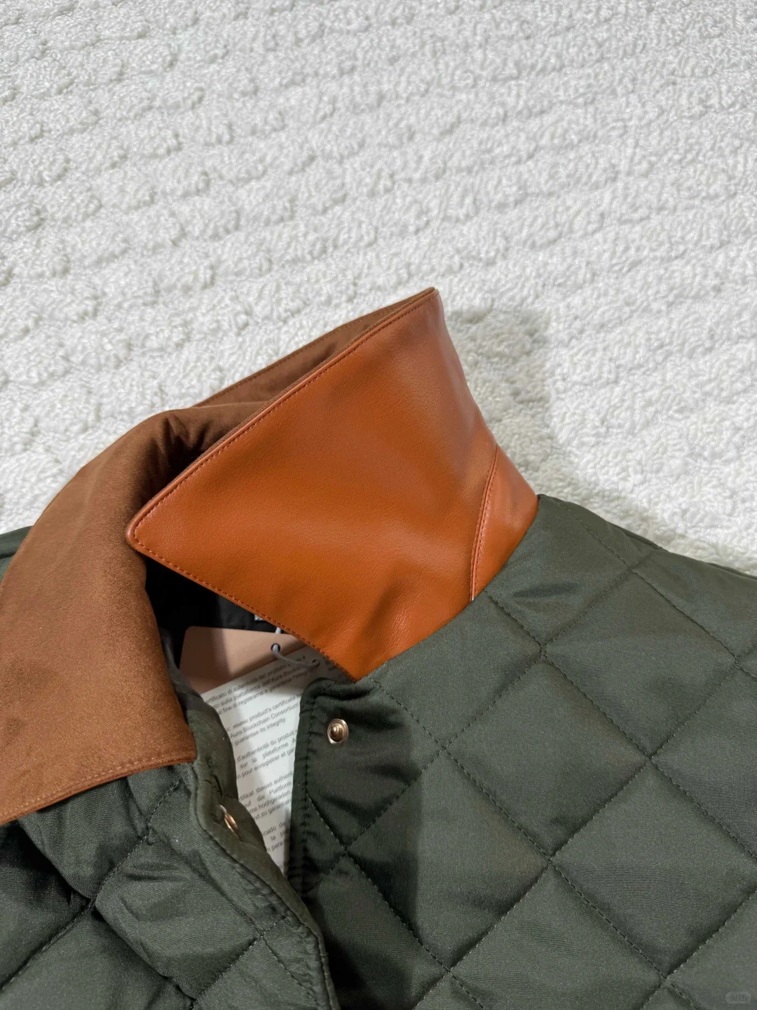 MIUMIU女士25牛皮领复古撞色绗缝夹克棉服