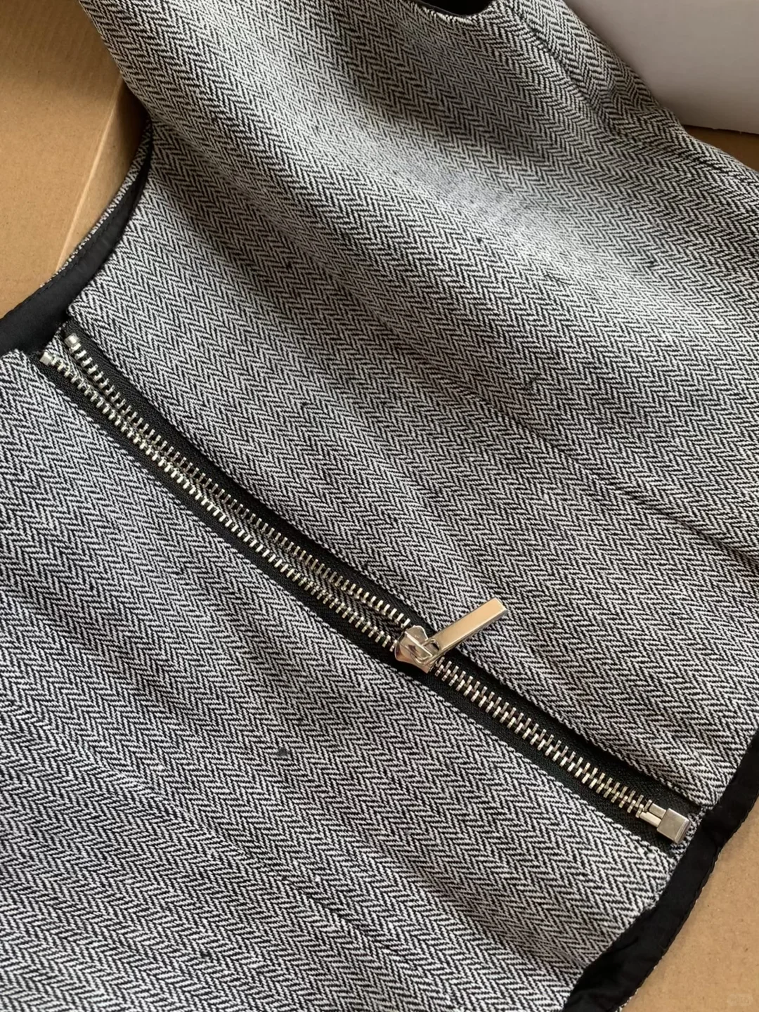 高级灰的温柔力量｜刚柔并济的御姐穿搭