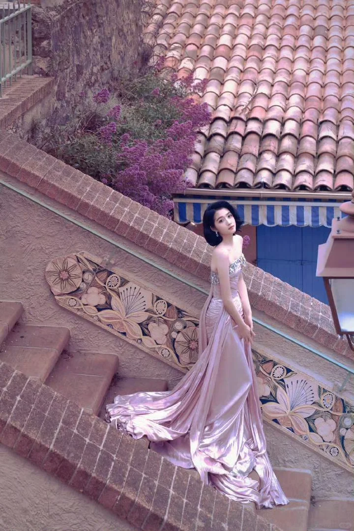 她也有好看的妆造