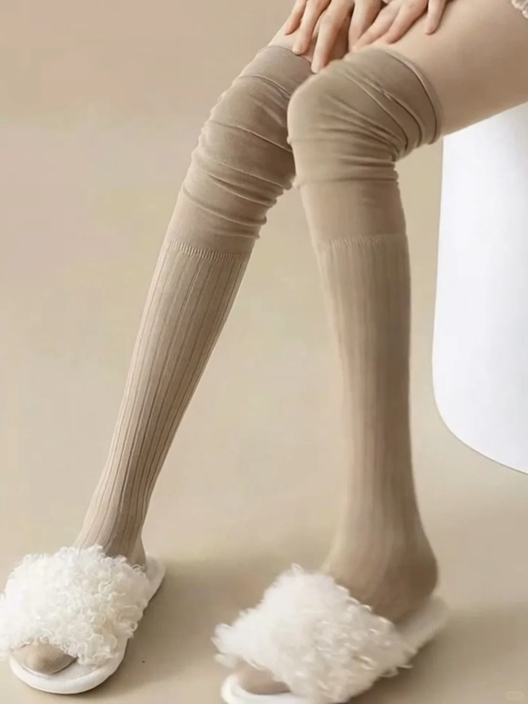 靴控狂喜！这双薄款过膝袜才是靴子灵魂搭档