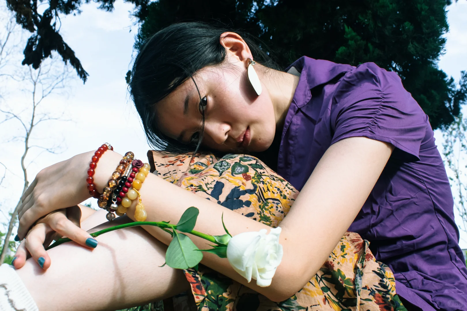 她会让人想起辽阔的森林、原野和海洋