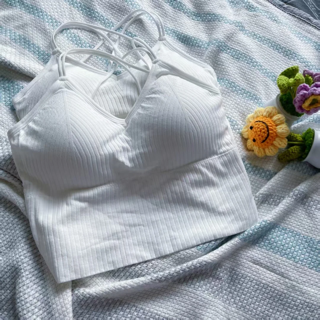 秋日的温柔，藏在这件美背吊带里