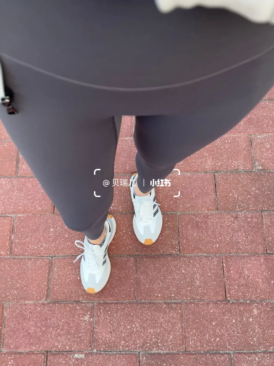 谁懂❗️炭黑灰瑜伽裤的高级显瘦感✨