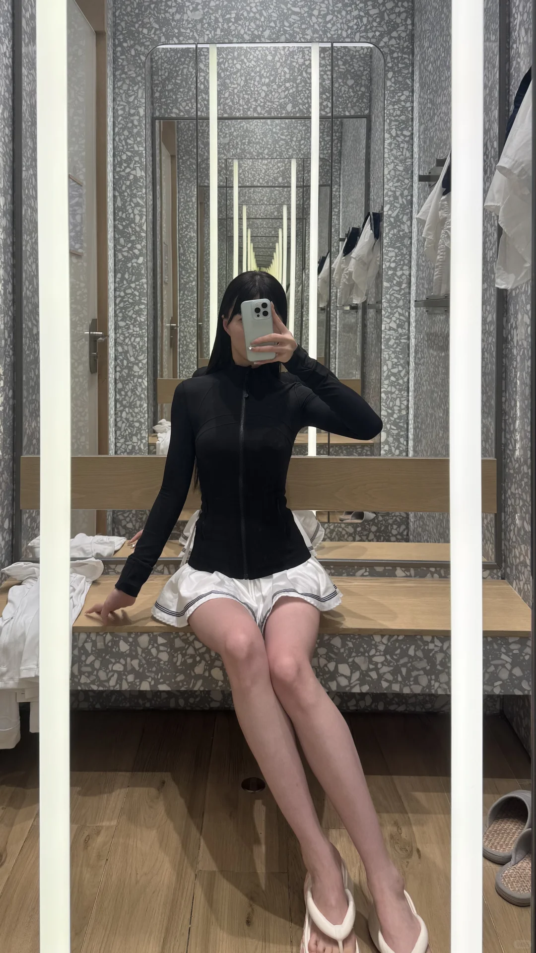 lulu define黑色0码，白色2码试穿。