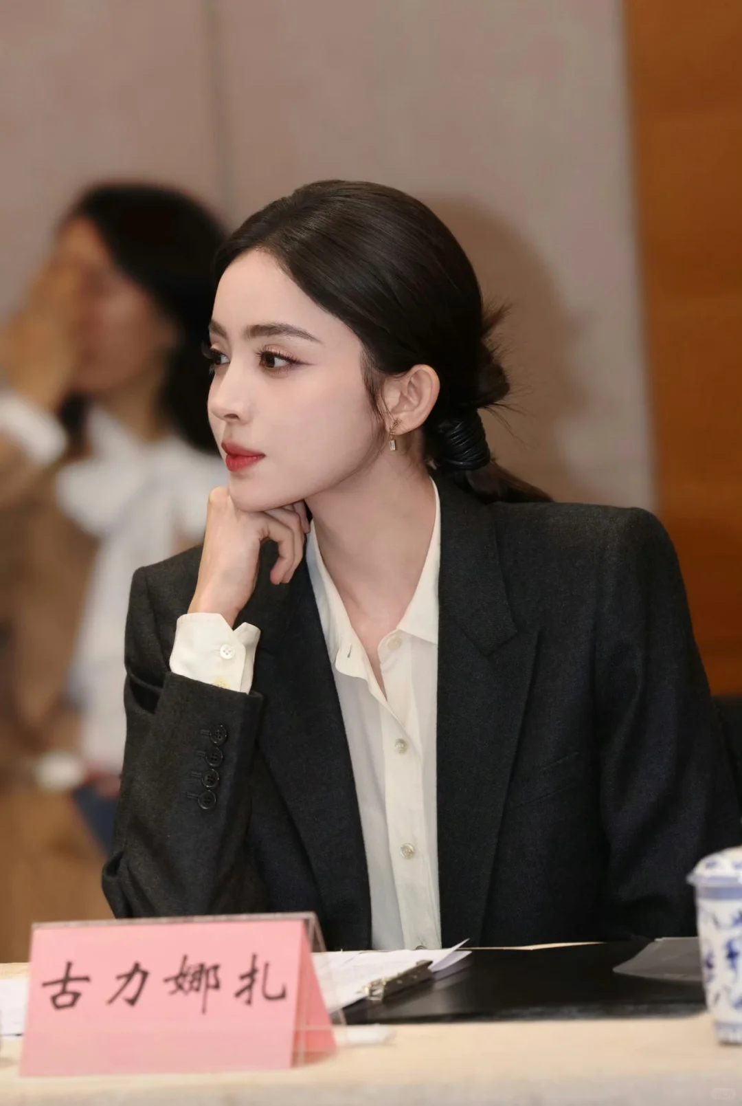 说她是内娱颜霸应该不会有人反对吧……