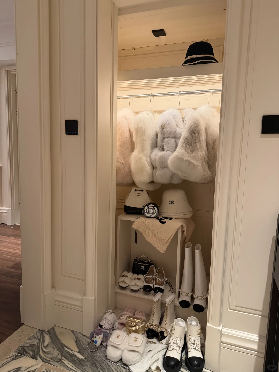 成熟女人的三大标志：穿貂买黄金听凤凰传奇