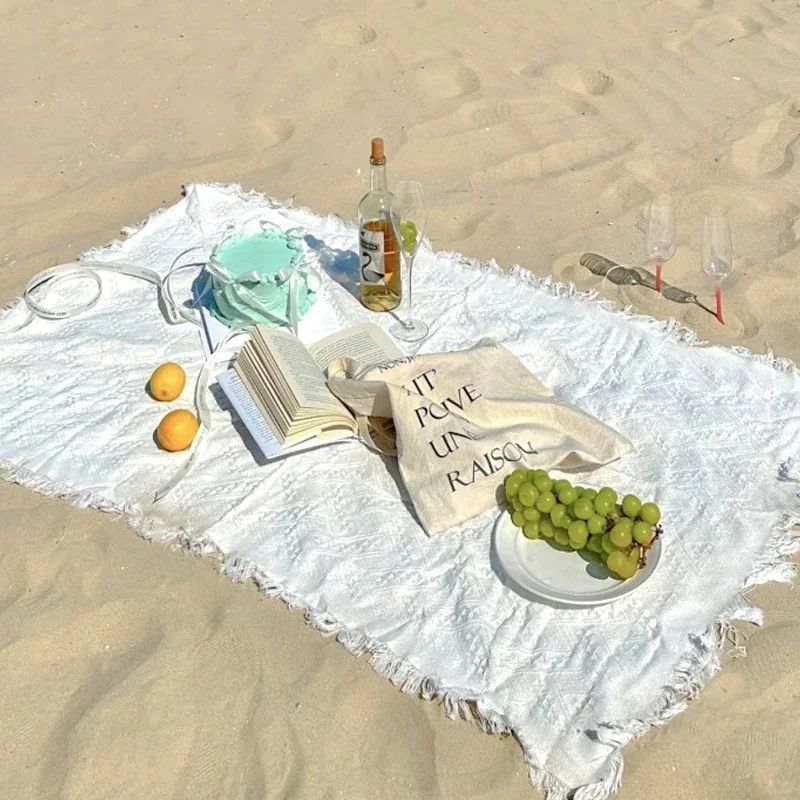 出海边次抛裙、草帽、海边餐布