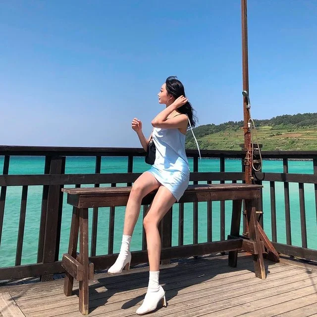 [ins美女]身材完美的大长腿女神模特写真