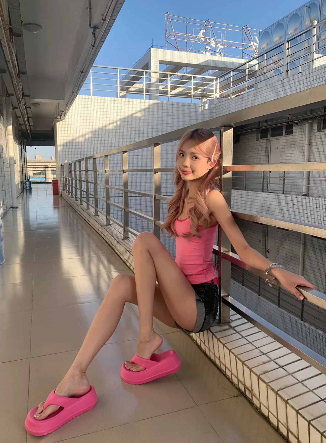 在背后骂我的时候别忘了欣赏我的翘臀