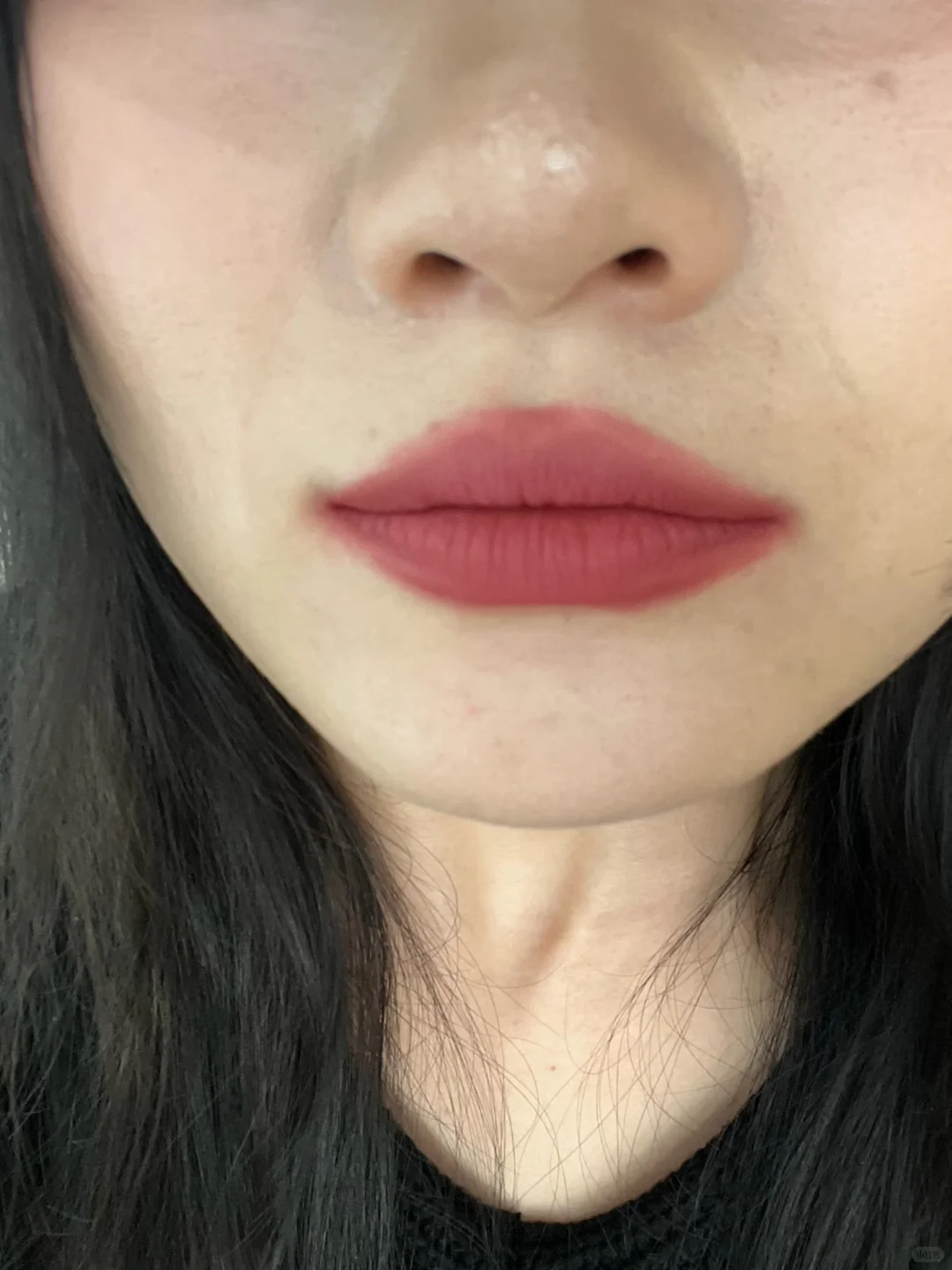 配黑色大衣真的绝了～迷人又耀眼✨