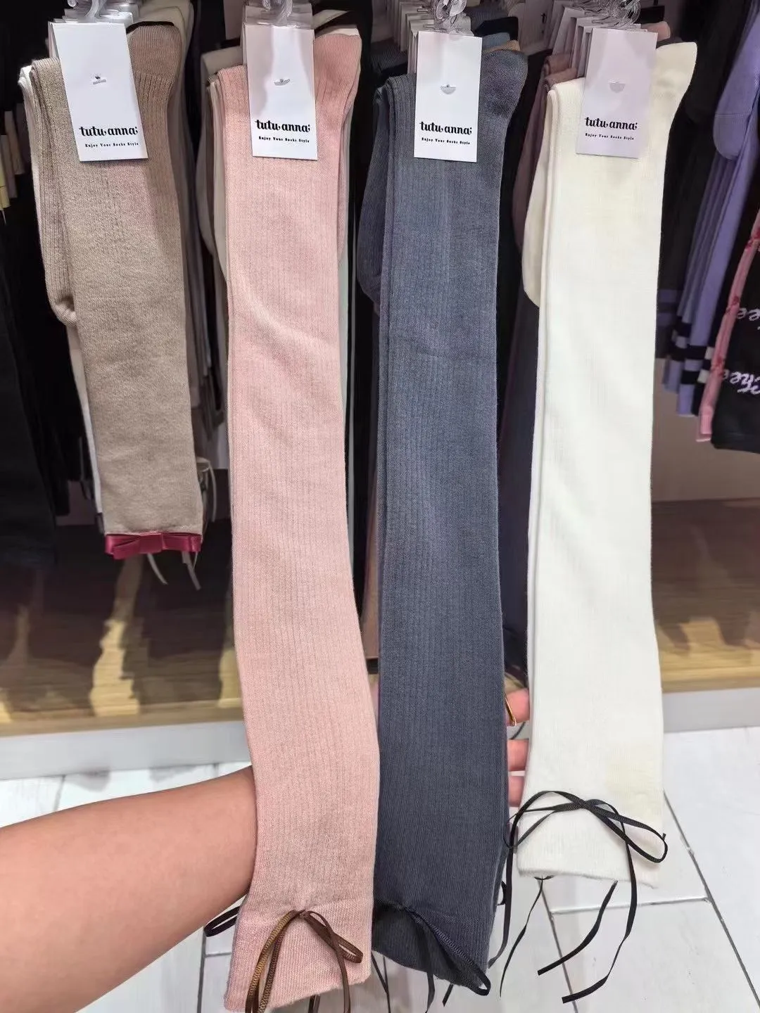 好看的过膝中筒袜😃