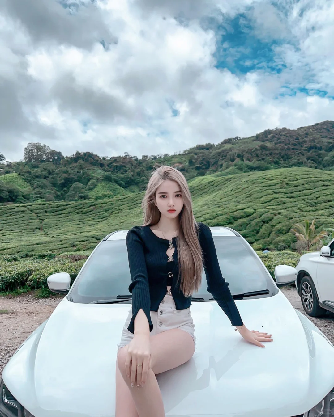 娇媚动人，心弦为之颤。