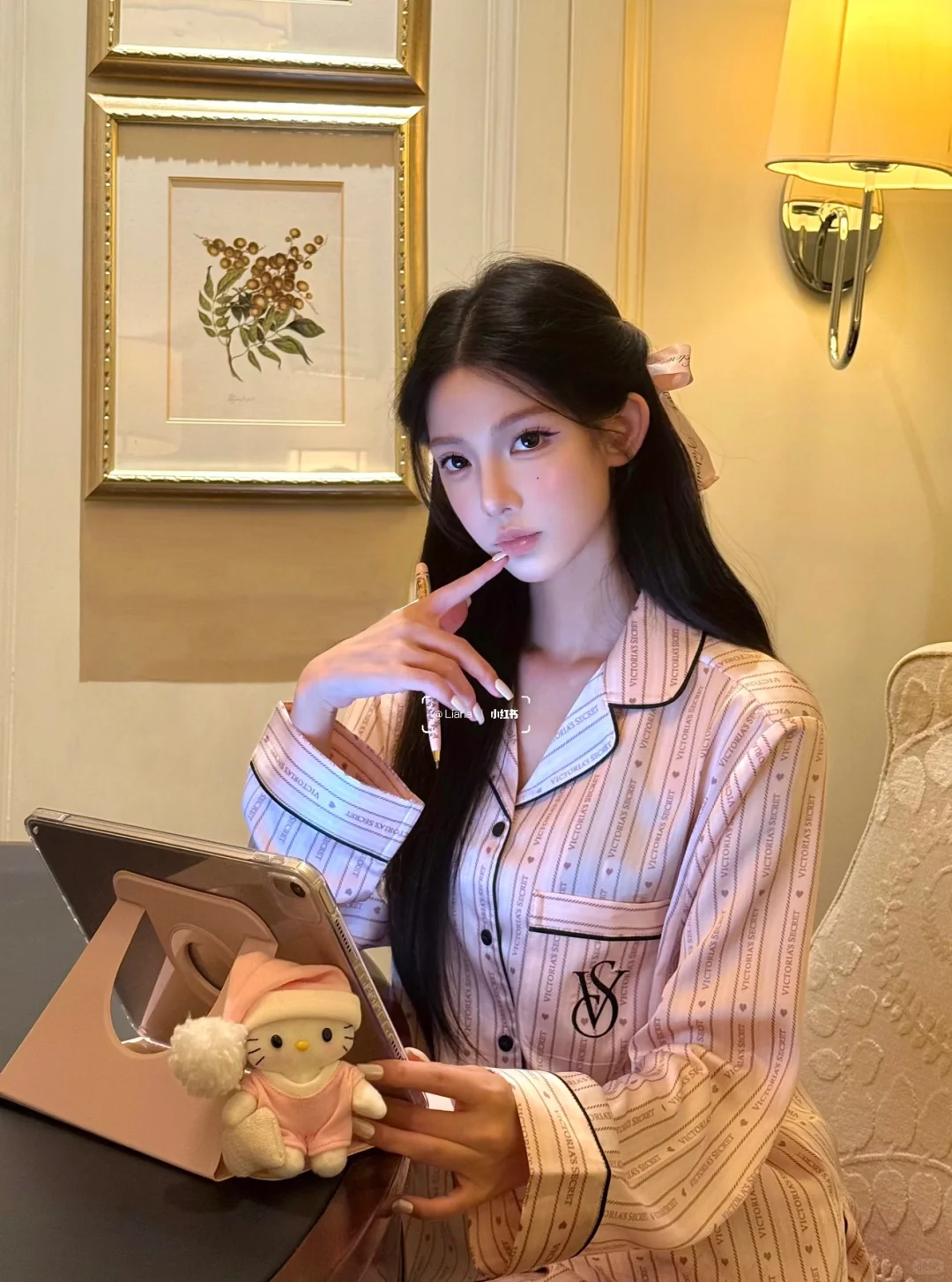 就这个维秘睡衣美🎀直接化身卧室里的咸鱼