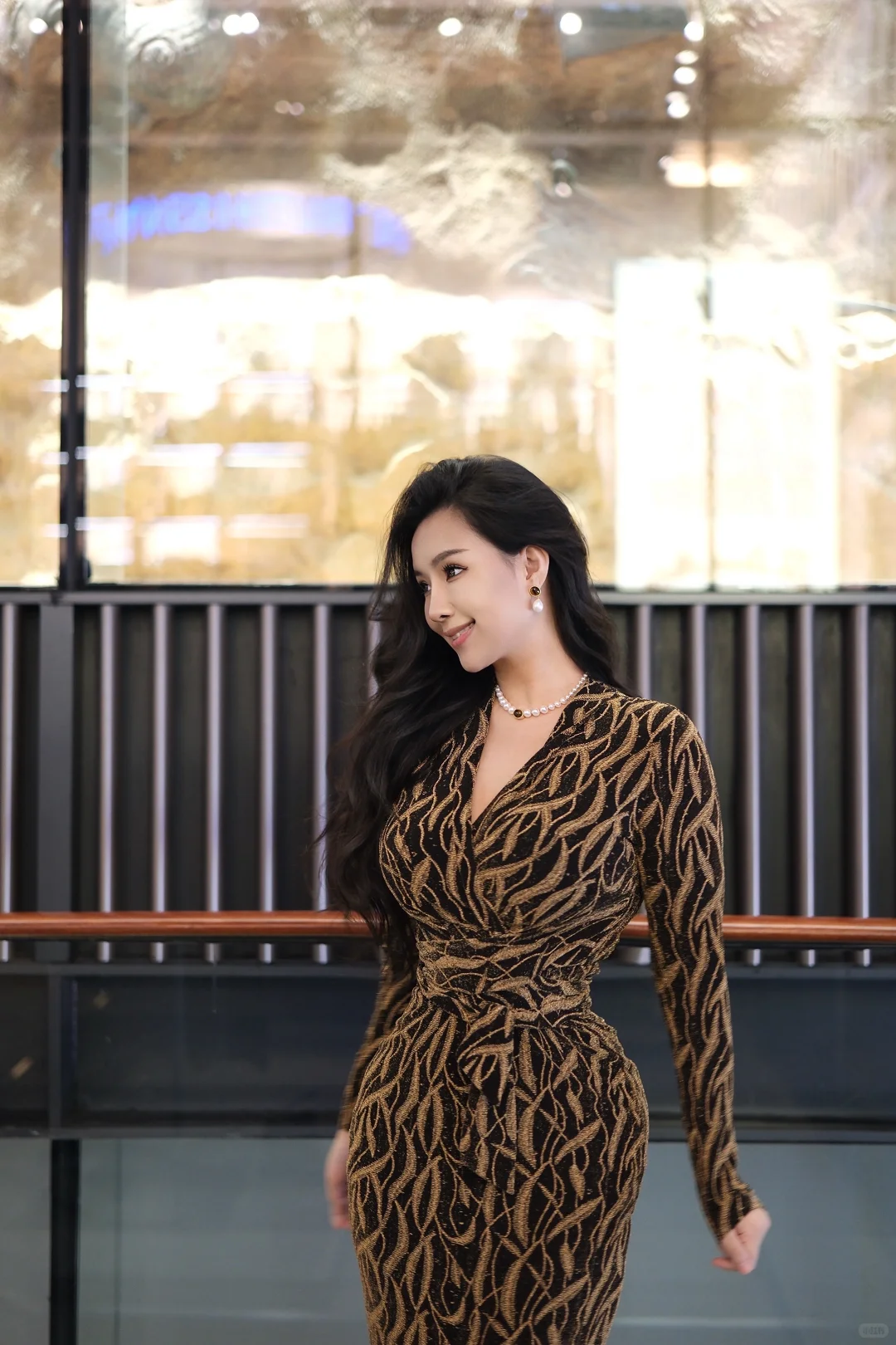 哪有什么一见钟情 只是刚好那天穿了包臀裙