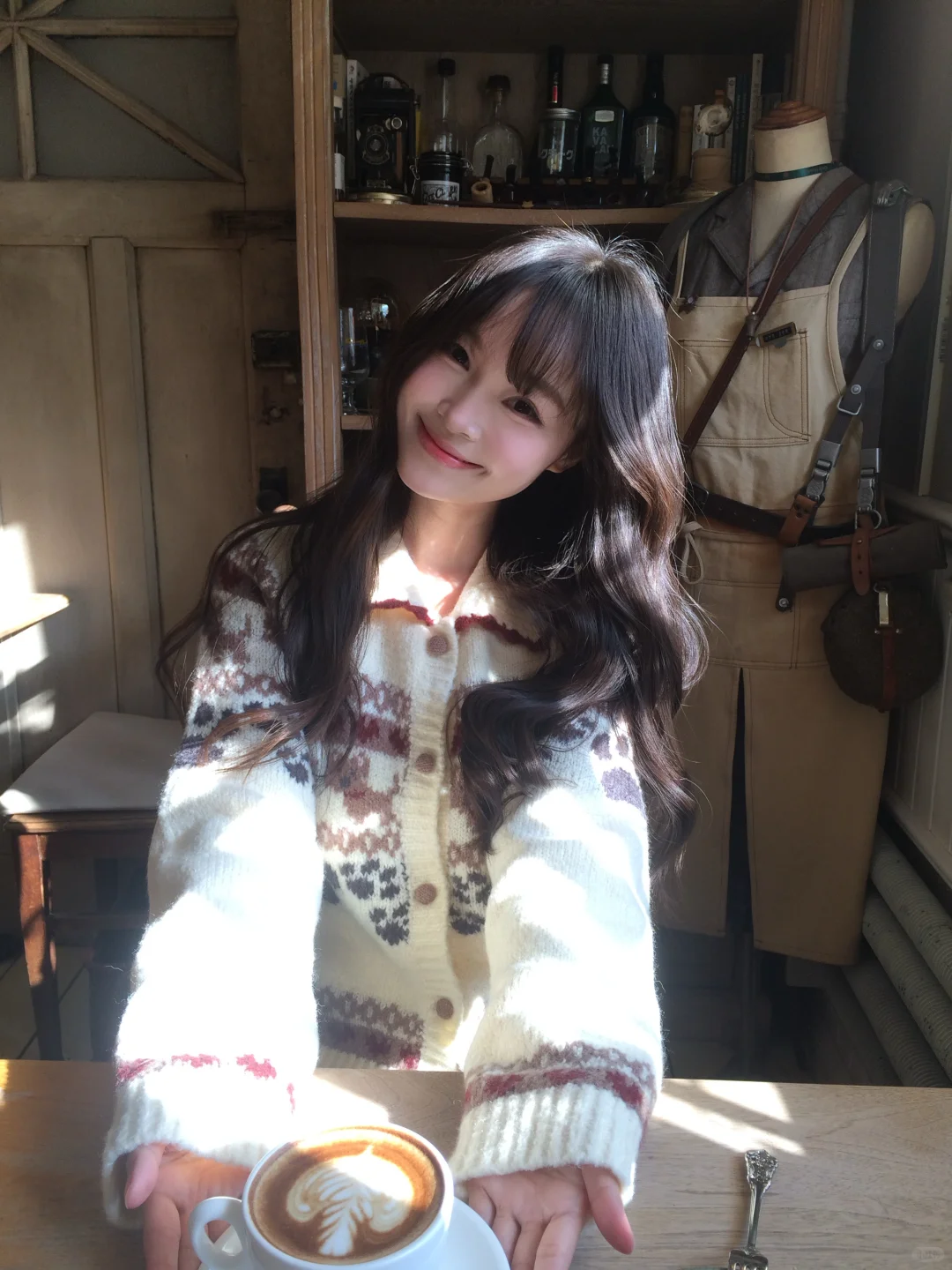 存一些古早氛围感咖啡店拍照姿势🫧✨🍮