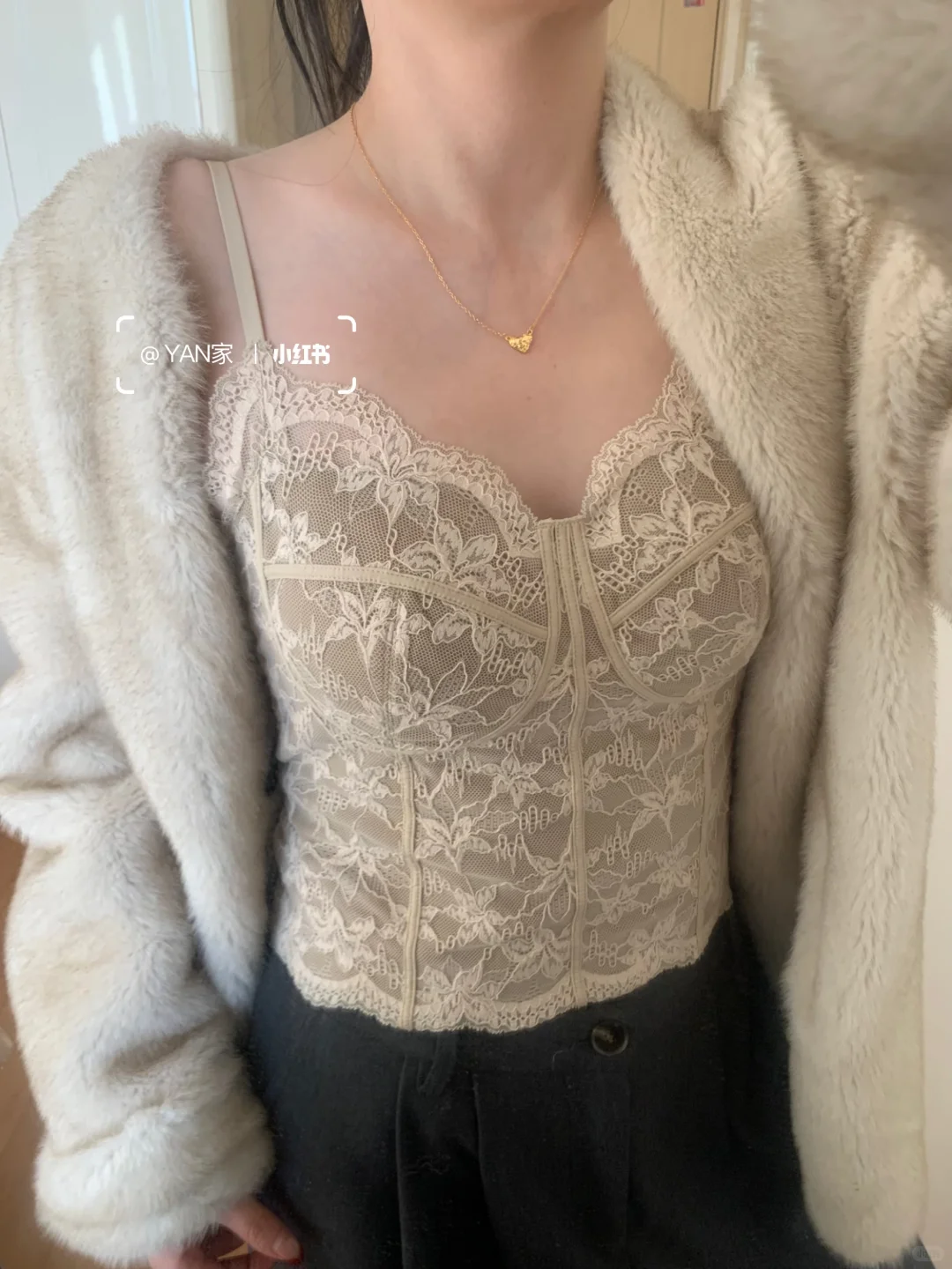 买到了满意的蕾丝内搭～