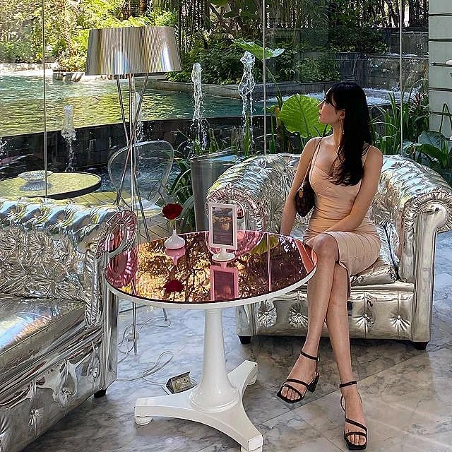 [ins美女]身材完美的大长腿女神模特写真