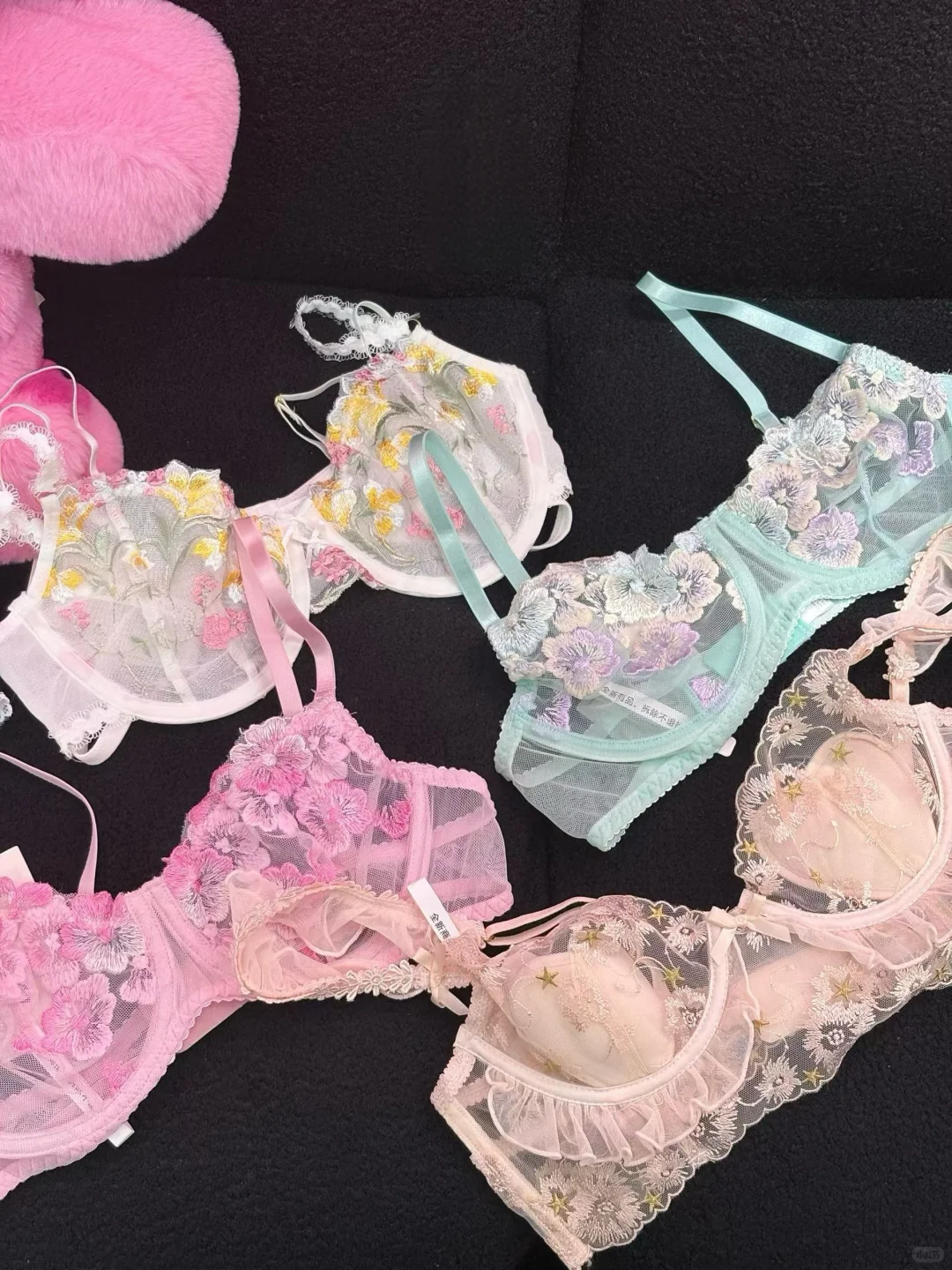 蕾丝与👩🏻，天生密不可分的情人