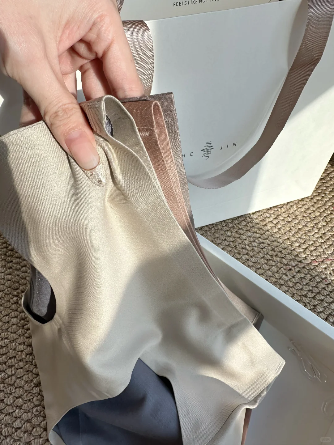 都在问瑜伽裤里面穿的什么