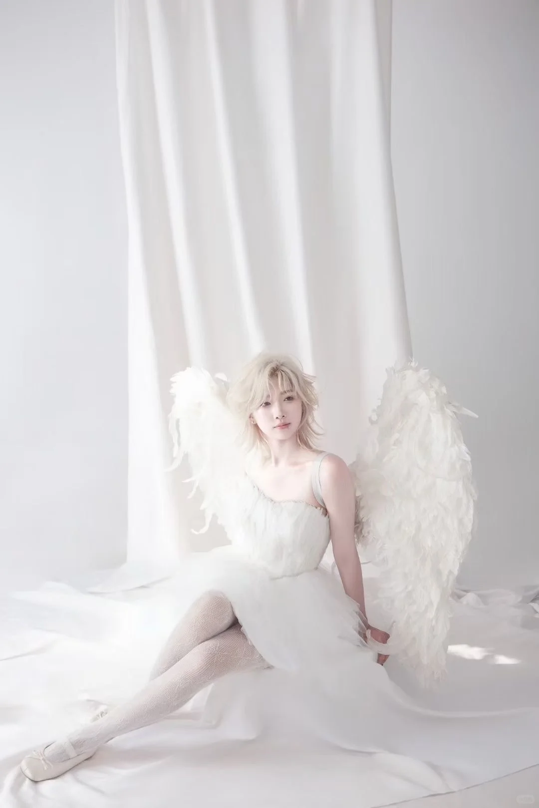 “在白色圣洁中，寻觅神圣的足迹”🕯