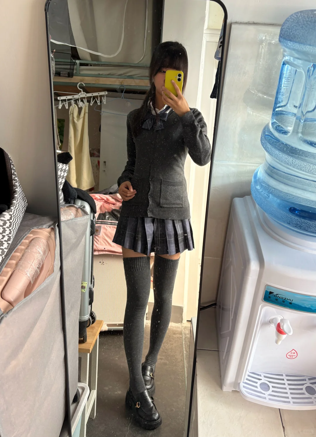 手好冷 可不可以牵着我呀