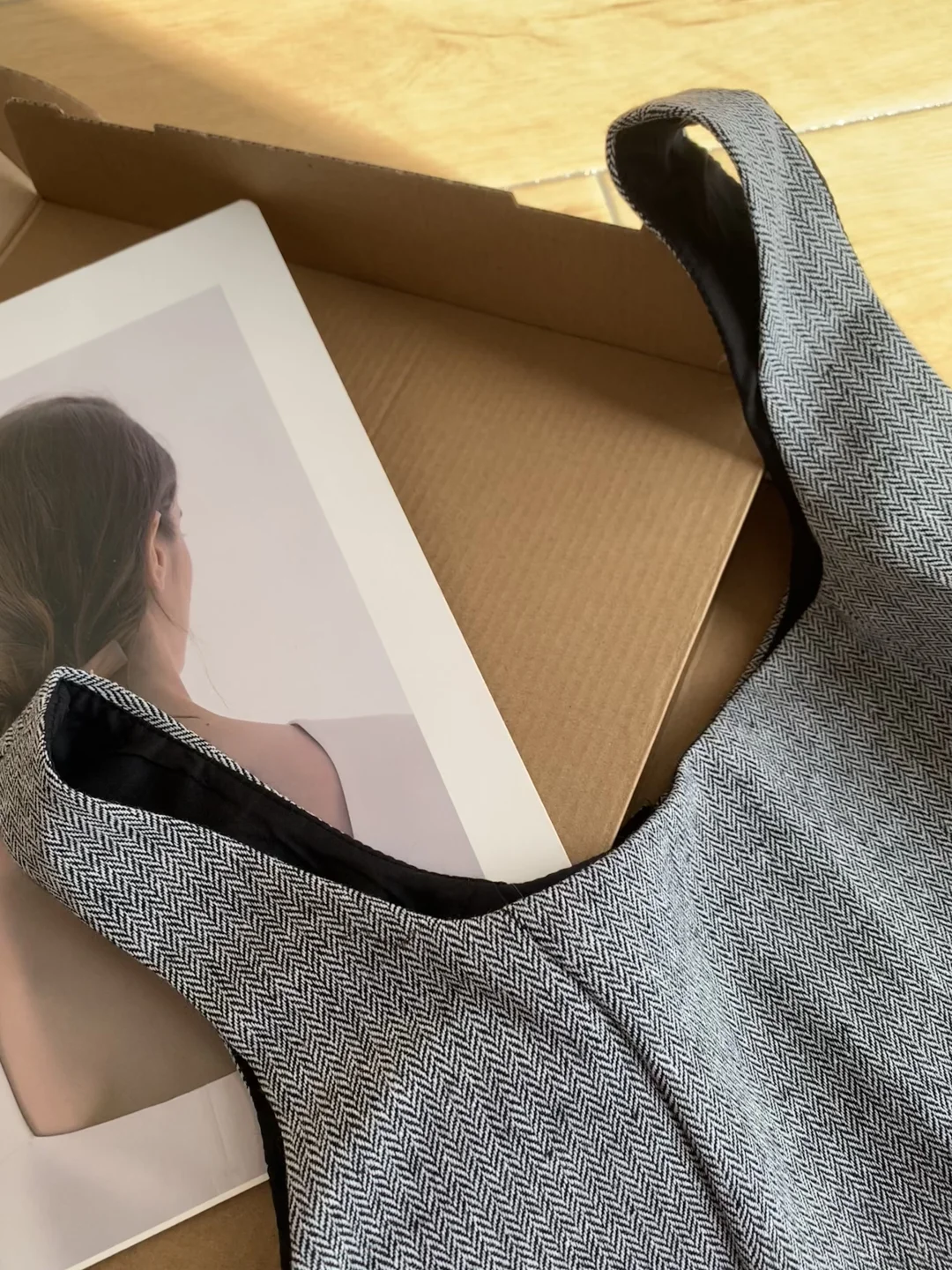 高级灰的温柔力量｜刚柔并济的御姐穿搭