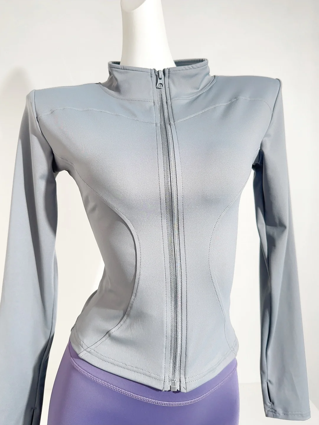 呐！显白又神秘的灰😺太显瘦了～